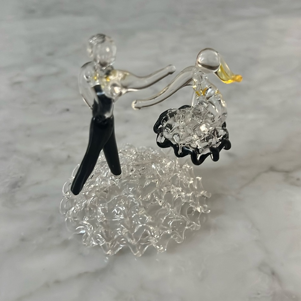 Design glass blown glass miniature dancing couple